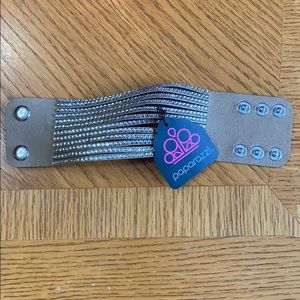 Sparkly snap bracelet